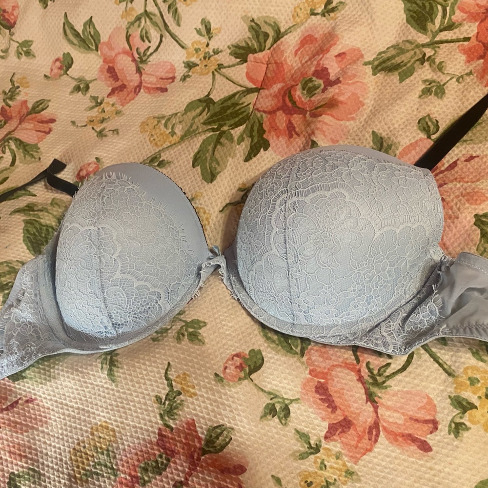 Victoria’s Secret’s Dream Angels Push-Up Bra. Size 36DD.